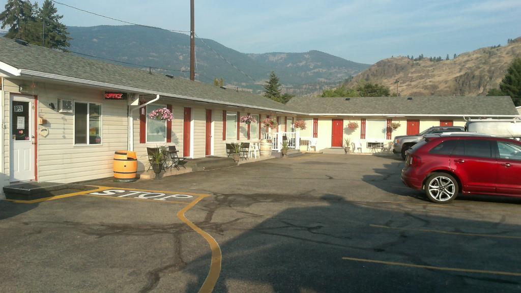Mount View Motel Oliver Exteriör bild